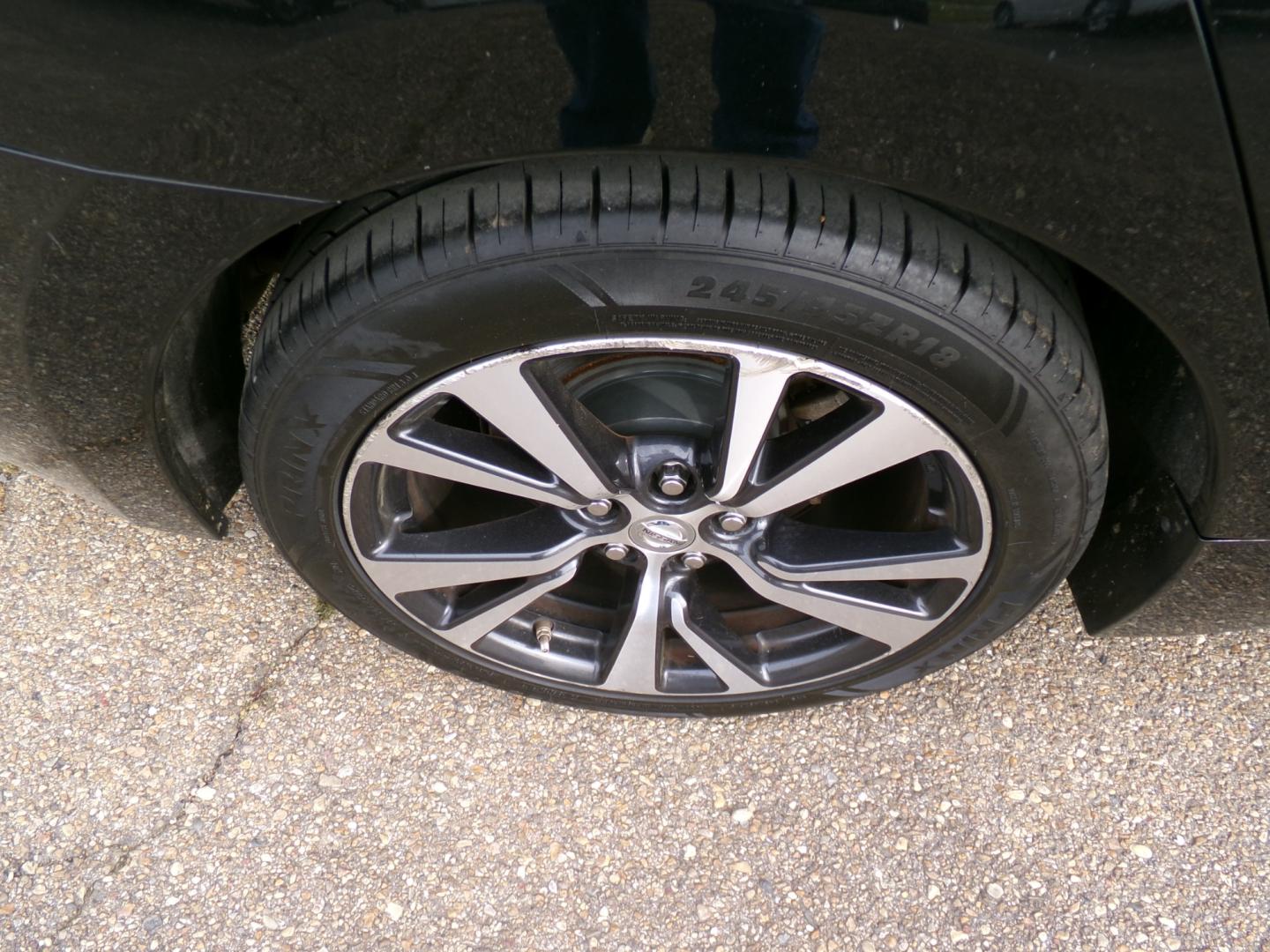 2017 Black /Black Nissan Maxima SV (1N4AA6AP0HC) with an 3.5L engine, automatic transmission, located at 401 First NE, Bearden, AR, 71720, (870) 687-3414, 33.726528, -92.611519 - Photo#4